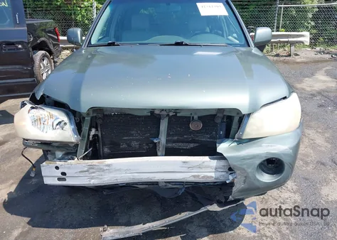 2004 Toyota Highlander z USA, uszkodzony, nr VIN JTEGD21A640082937